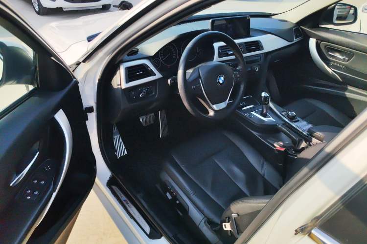 Used BMW 3 Series 2013 316i Active Edition Interior 3