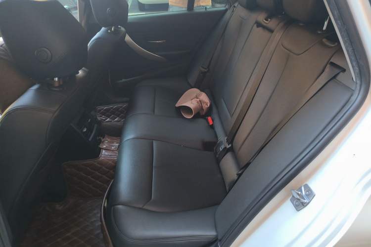 Used BMW 3 Series 2013 320i Sport Touring Edition Interior 4