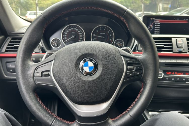 Used BMW 3 Series 2013 320i Sport Design Package Interior 4