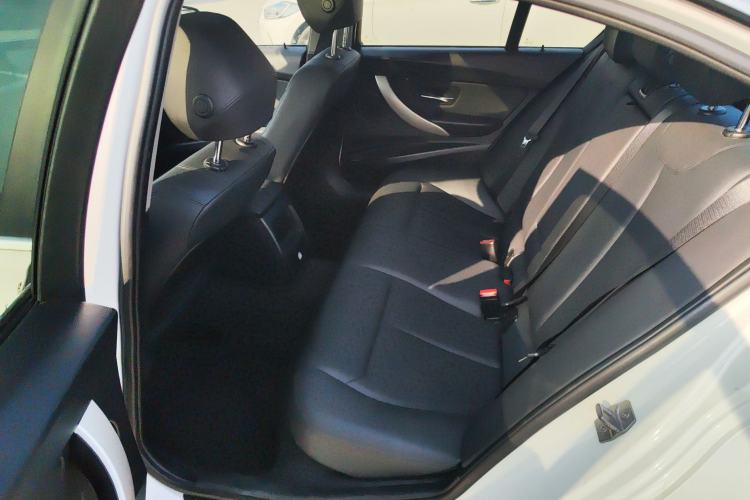 Used BMW 3 Series 2013 316i Active Edition Interior 4