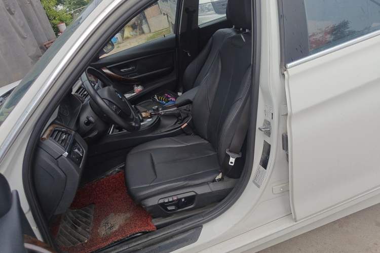 Used BMW 3 Series 2013 320Li Fashion Model Left Front Seat