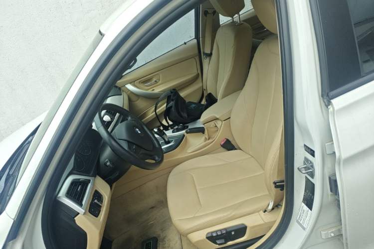 Used BMW 3 Series 2013 320i Active Edition Left Front Seat