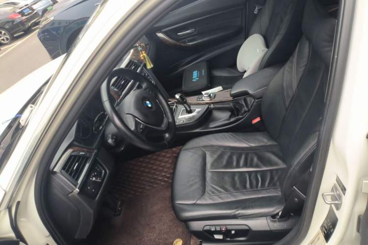 Used BMW 3 Series 2013 Facelifted 320Li Luxury Design Package Left Front Seat