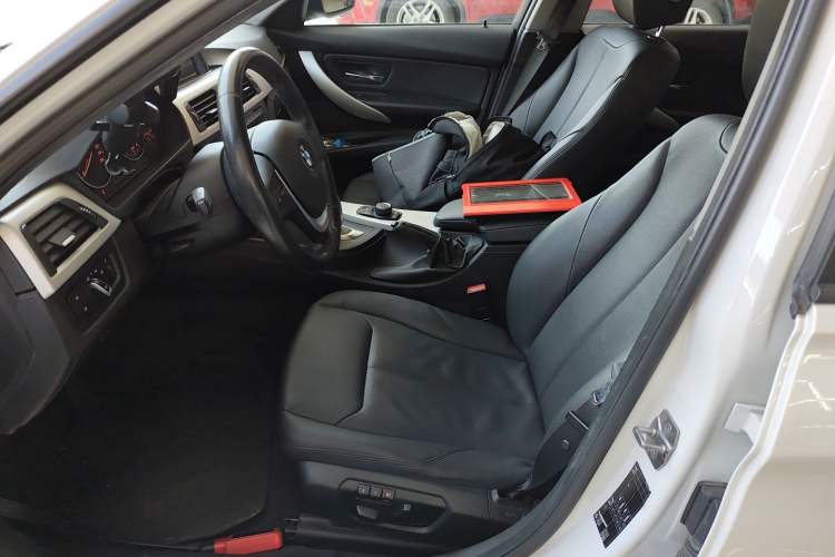 Used BMW 3 Series 2013 320i Sport Touring Edition Left Front Seat
