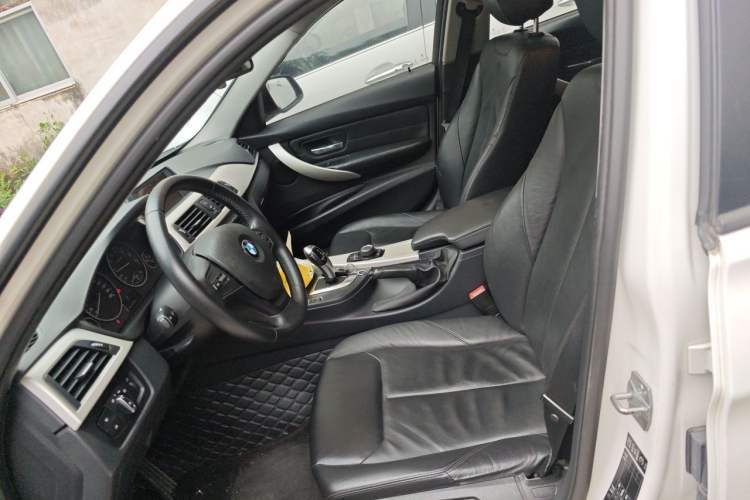 Used BMW 3 Series 2013 320i Sport Edition Left Front Seat