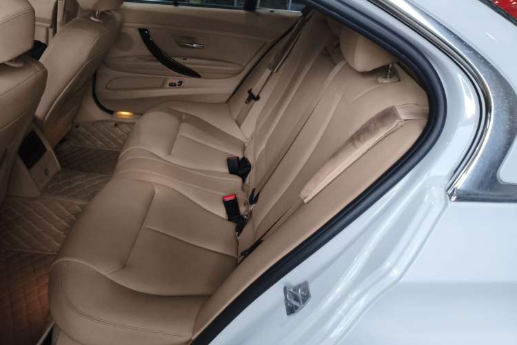Used BMW 3 Series 2013 320Li Fashion Model Left Rear Seat