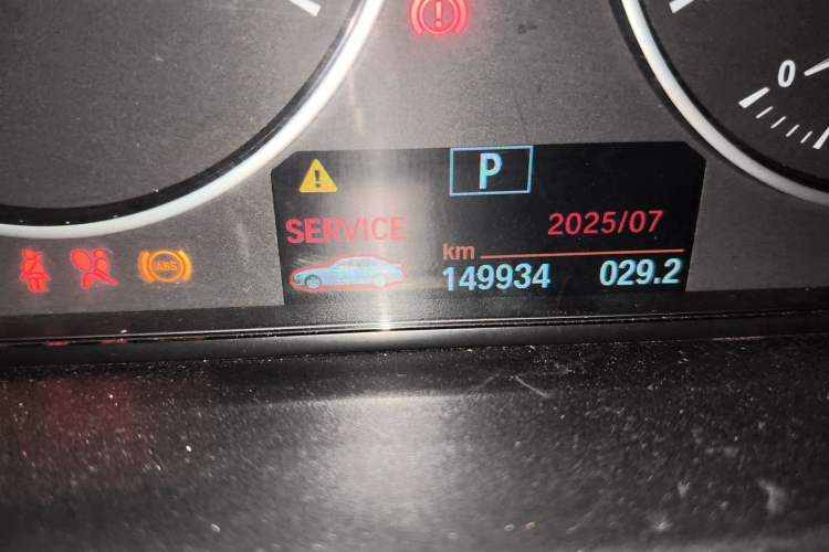 Used BMW 3 Series 2013 320Li Fashion Model Odometer Close Up