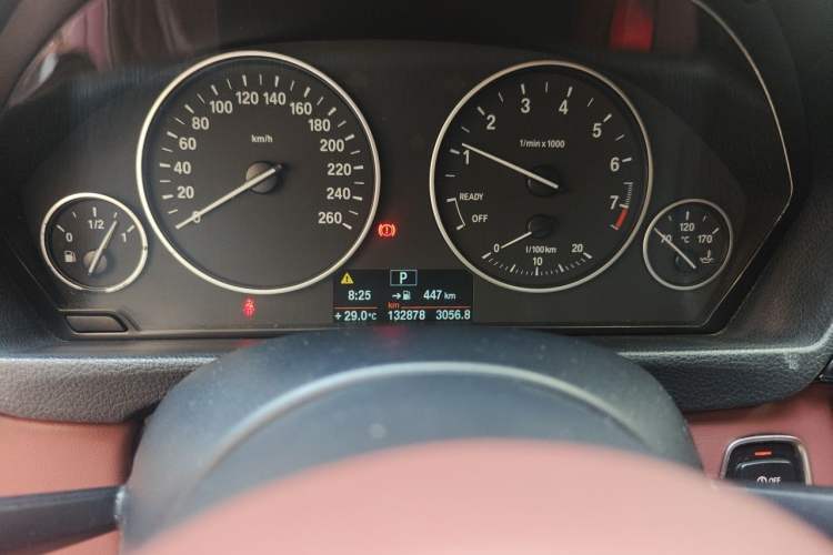 Used BMW 3 Series 2013 320Li Fashion Model Odometer Close Up