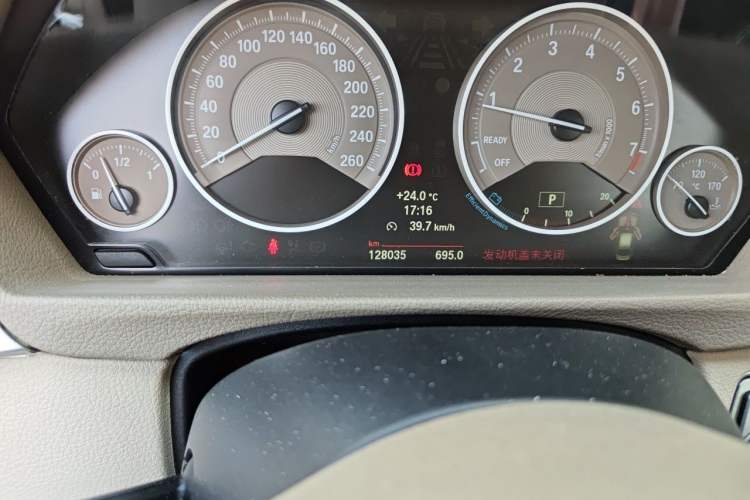 Used BMW 3 Series 2013 320Li Fashion Design Package Odometer Close Up