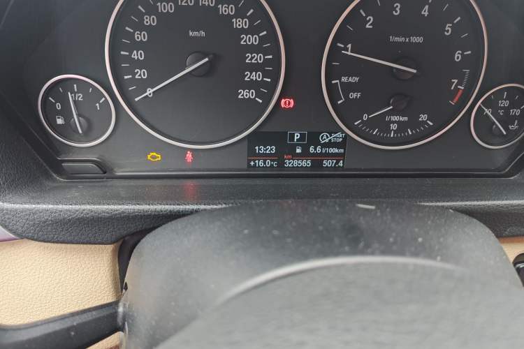 Used BMW 3 Series 2013 320Li Fashion Model Odometer Close Up