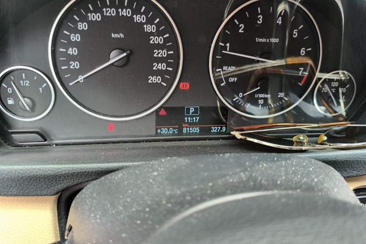 Used BMW 3 Series 2013 320i Active Edition Odometer Close Up