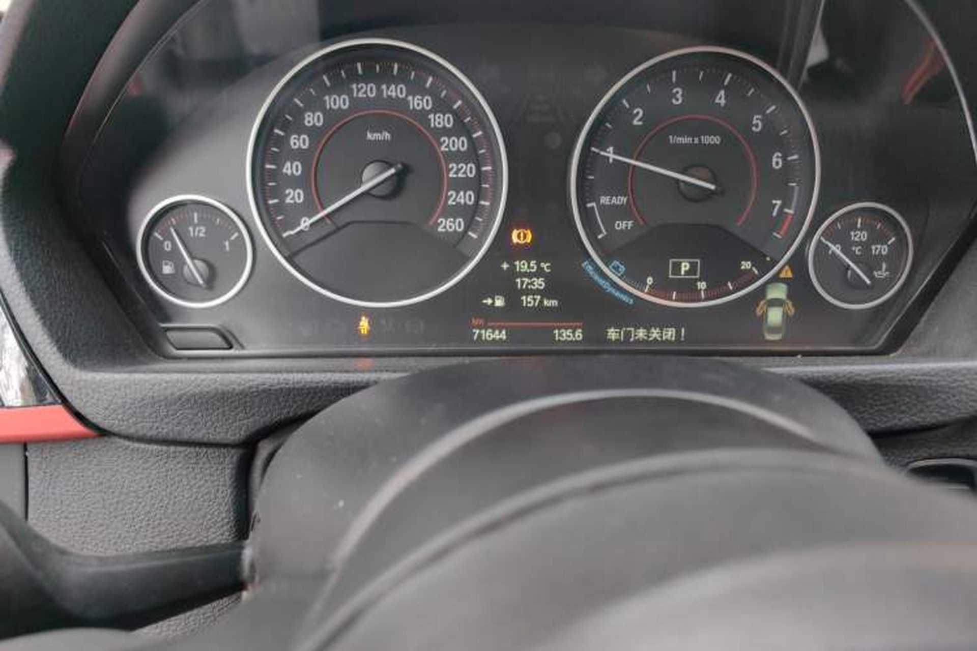 Used BMW 3 Series 2013 320i Sport Design Package Odometer Close Up