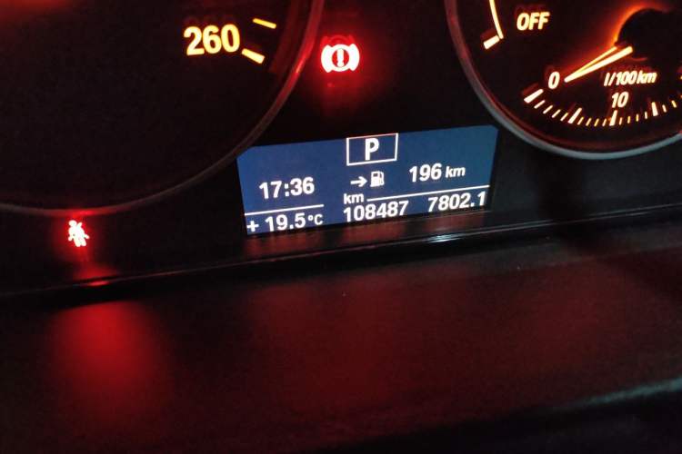 Used BMW 3 Series 2013 320Li Fashion Model Odometer Close Up