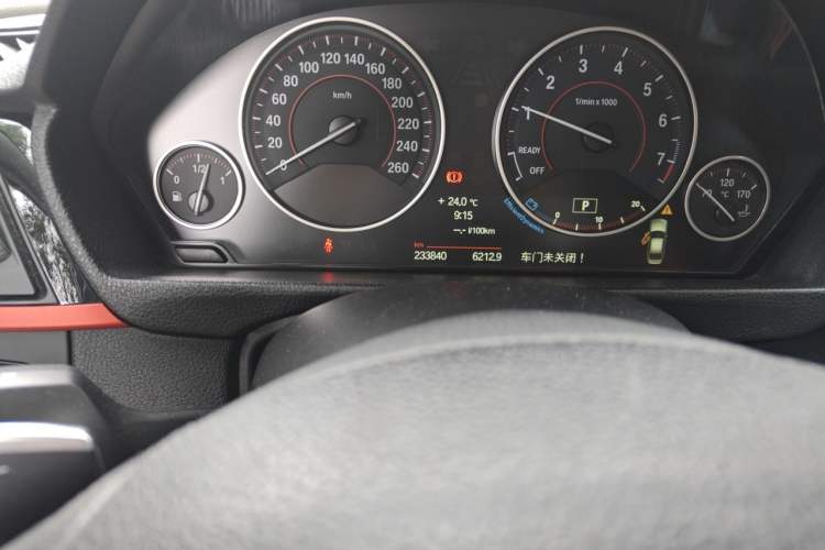 Used BMW 3 Series 2013 320i Sport Design Package Odometer Close Up