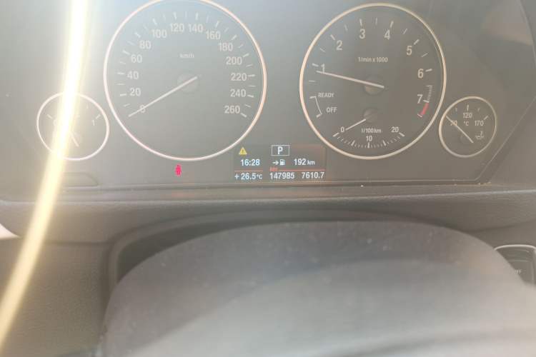 Used BMW 3 Series 2013 320Li Fashion Model Odometer Close Up