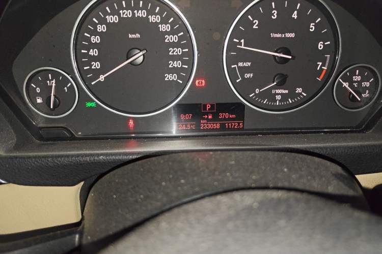 Used BMW 3 Series 2013 320Li Fashion Model Odometer Close Up