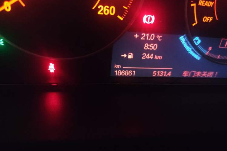 Used BMW 3 Series 2013 Facelifted 328i Sport Design Package Odometer Close Up