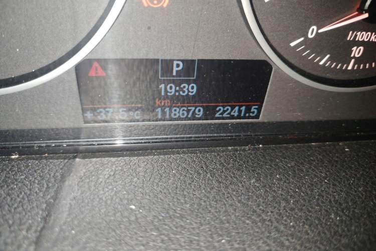 Used BMW 3 Series 2013 320i Sport Edition Odometer Close Up