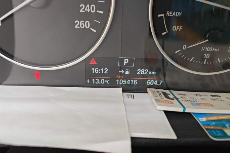 Used BMW 3 Series 2013 320i Sport Edition Odometer Close Up