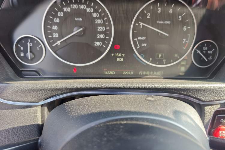 Used BMW 3 Series 2013 328Li Luxury Design Package Odometer Close Up