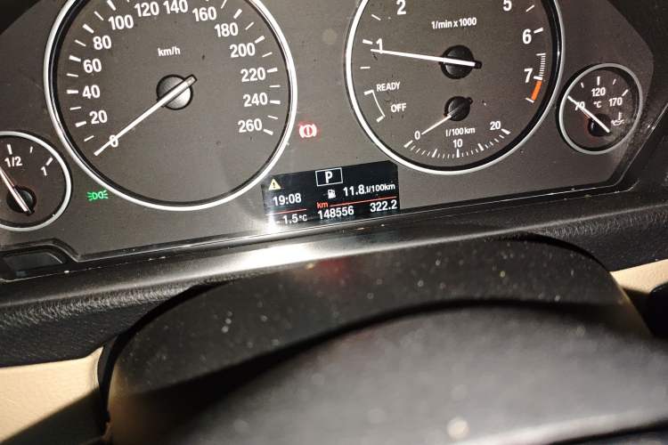 Used BMW 3 Series 2013 320Li Fashion Model Odometer Close Up
