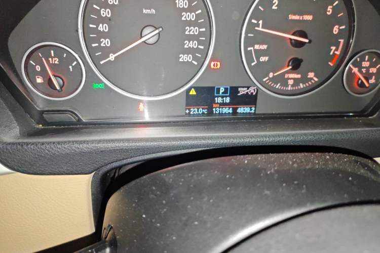 Used BMW 3 Series 2013 320Li Fashion Model Odometer Close Up