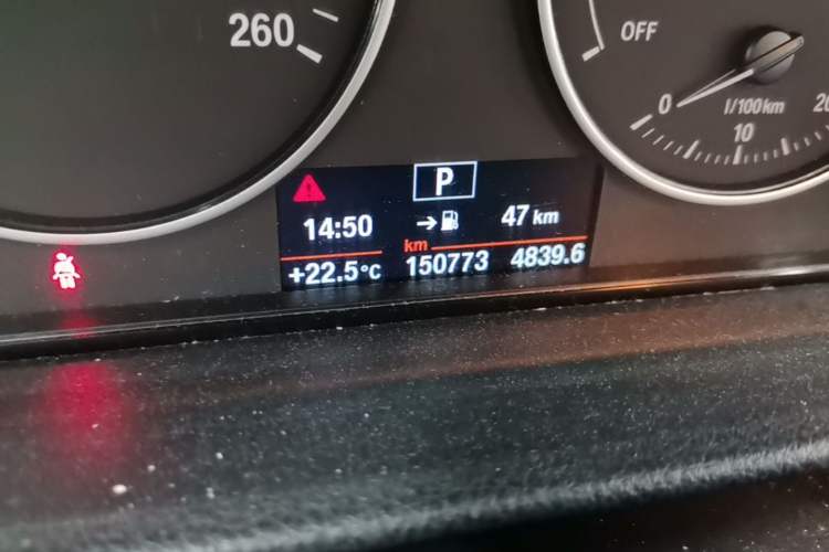 Used BMW 3 Series 2013 320i Active Edition Odometer Close Up
