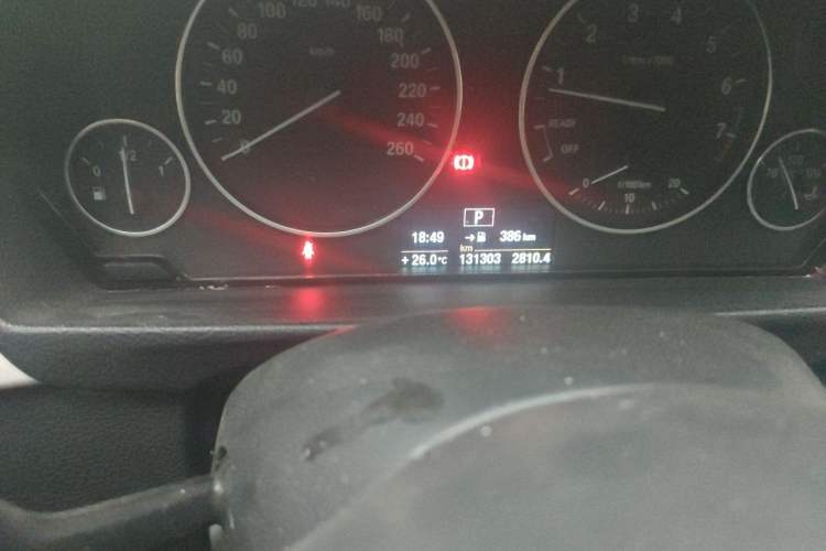 Used BMW 3 Series 2013 320Li Fashion Model Odometer Close Up