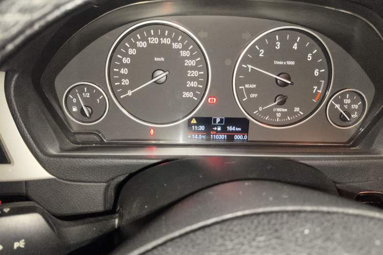 Used BMW 3 Series 2013 320i Sport Edition Odometer Close Up