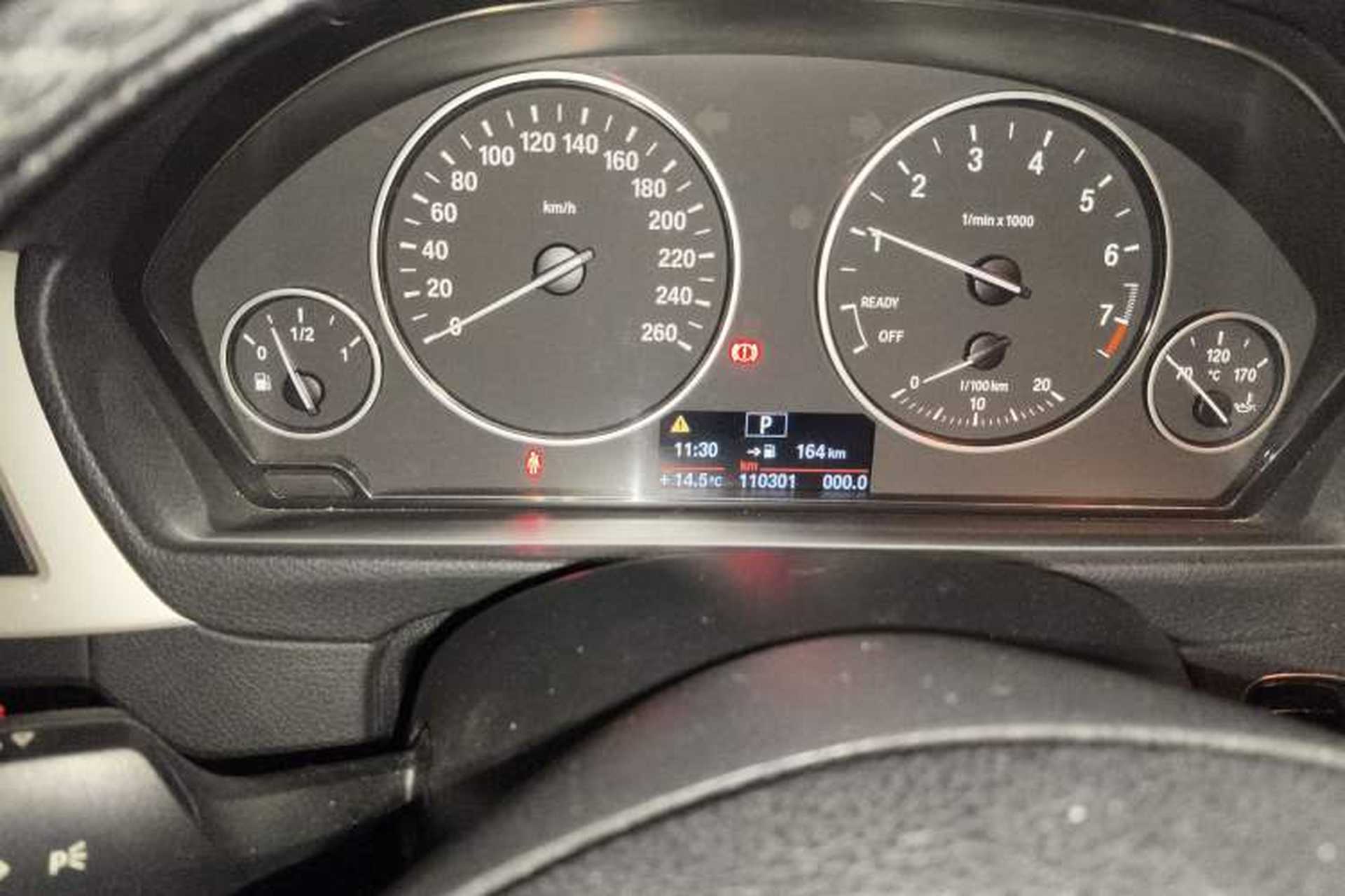 Used BMW 3 Series 2013 320i Sport Edition Odometer Close Up