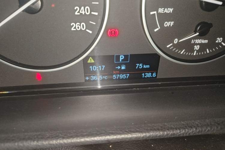 Used BMW 3 Series 2013 320i Sport Edition Odometer Close Up