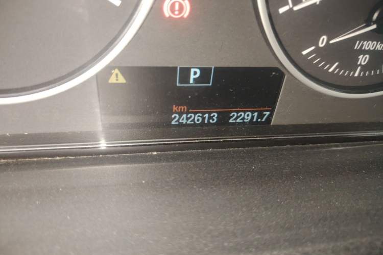 Used BMW 3 Series 2013 320Li Fashion Model Odometer Close Up