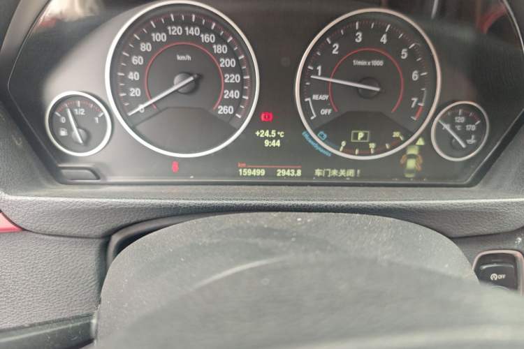 Used BMW 3 Series 2013 316i Sport Design Package Odometer Close Up
