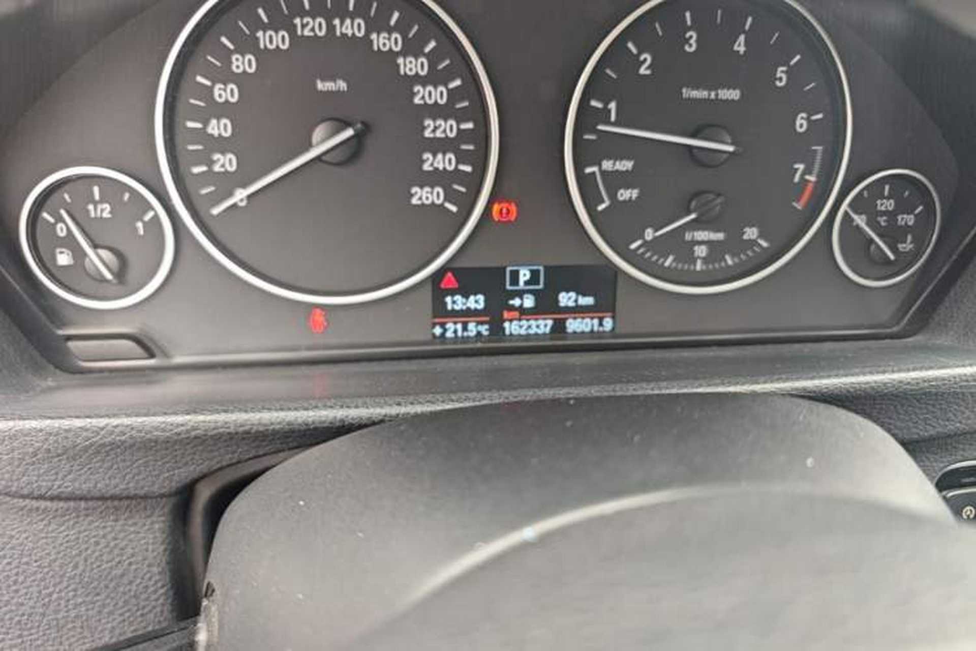Used BMW 3 Series 2013 320i Active Edition Odometer Close Up