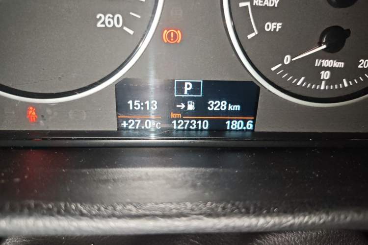 Used BMW 3 Series 2013 320Li Fashion Model Odometer Close Up
