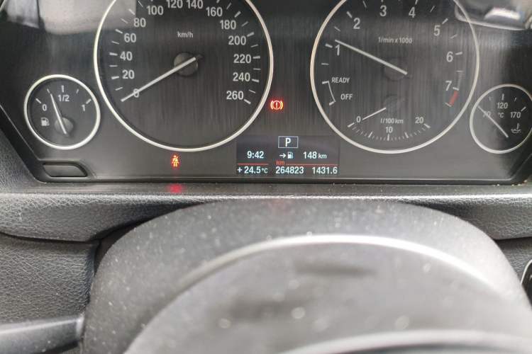 Used BMW 3 Series 2013 320Li Fashion Model Odometer Close Up