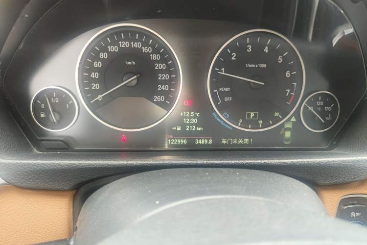 Used BMW 3 Series 2013 Facelift 320Li Fashion Design Package Odometer Close Up