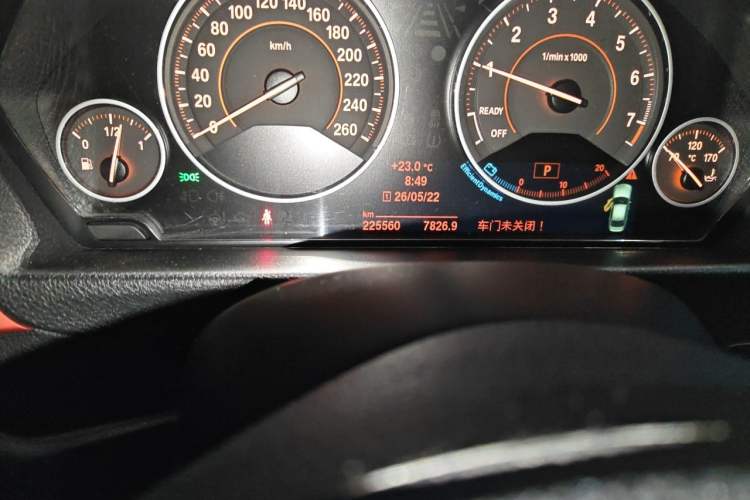Used BMW 3 Series 2013 328i Sport Design Package Odometer Close Up