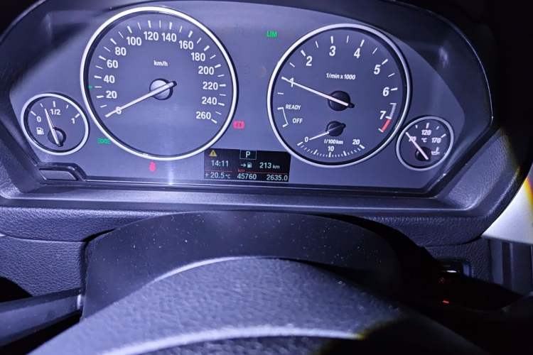 Used BMW 3 Series 2013 320i Sport Edition Odometer Close Up