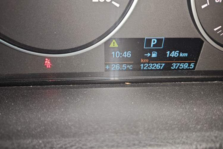 Used BMW 3 Series 2013 320i Sport Edition Odometer Close Up