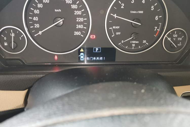 Used BMW 3 Series 2013 320Li Fashion Model Odometer Close Up