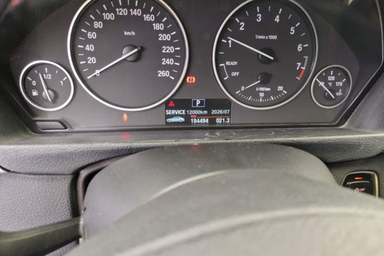 Used BMW 3 Series 2013 320Li Fashion Model Odometer Close Up