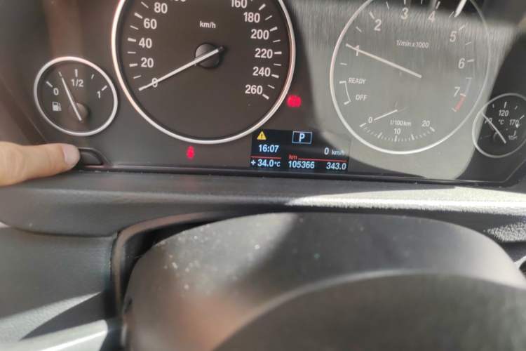 Used BMW 3 Series 2013 320i Sport Edition Odometer Close Up
