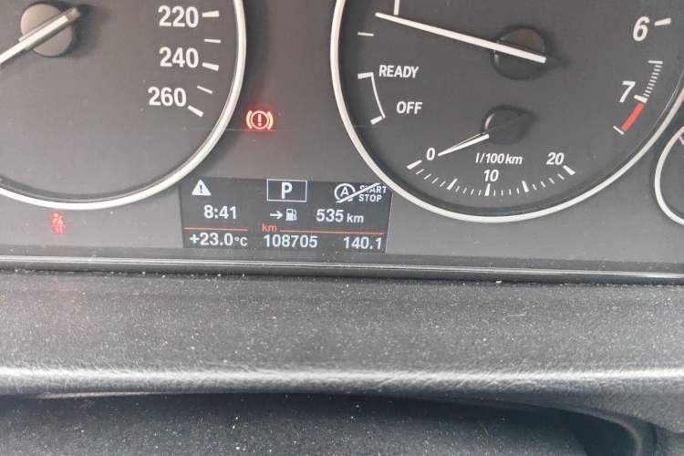 Used BMW 3 Series 2013 320Li Fashion Model Odometer Close Up