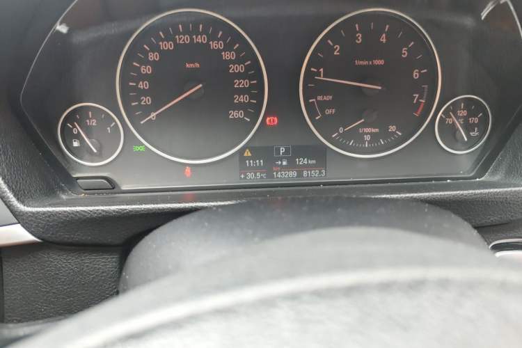 Used BMW 3 Series 2013 320Li Fashion Model Odometer Close Up