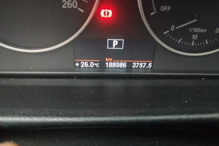 Used BMW 3 Series 2013 320i Sport Edition Odometer Close Up