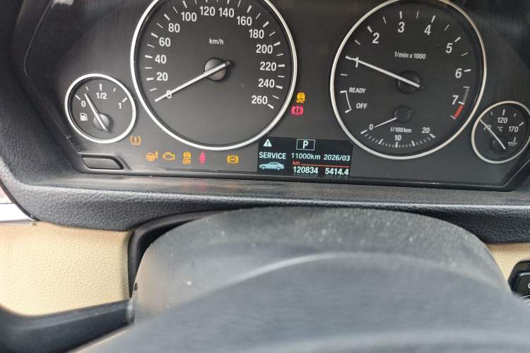 Used BMW 3 Series 2013 320i Sport Edition Odometer Close Up