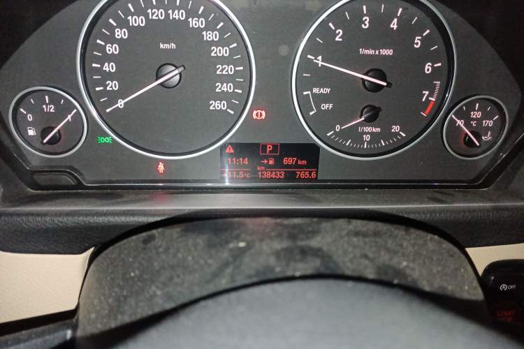 Used BMW 3 Series 2013 320Li Fashion Model Odometer Close Up