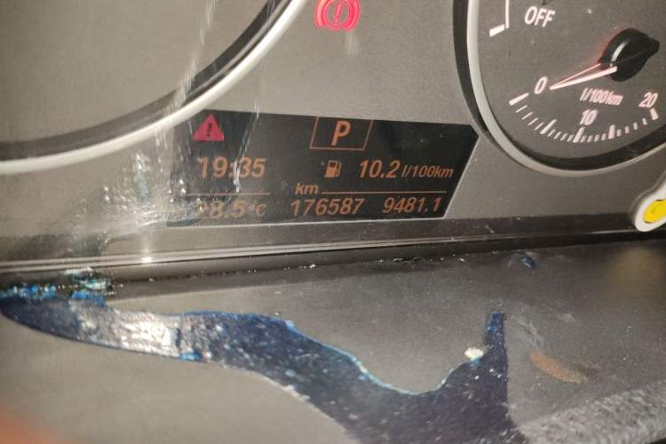 Used BMW 3 Series 2013 320i Sport Edition Odometer Close Up