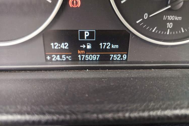 Used BMW 3 Series 2013 316i Active Edition Odometer Close Up